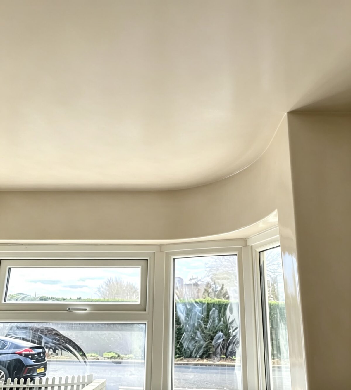 Polished plaster · bay-window room by Artisan Bespoke Walls and Floors, London and Kent